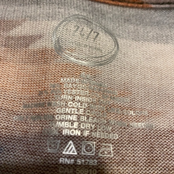 Maurice’s plus size 4 top - Picture 2 of 2